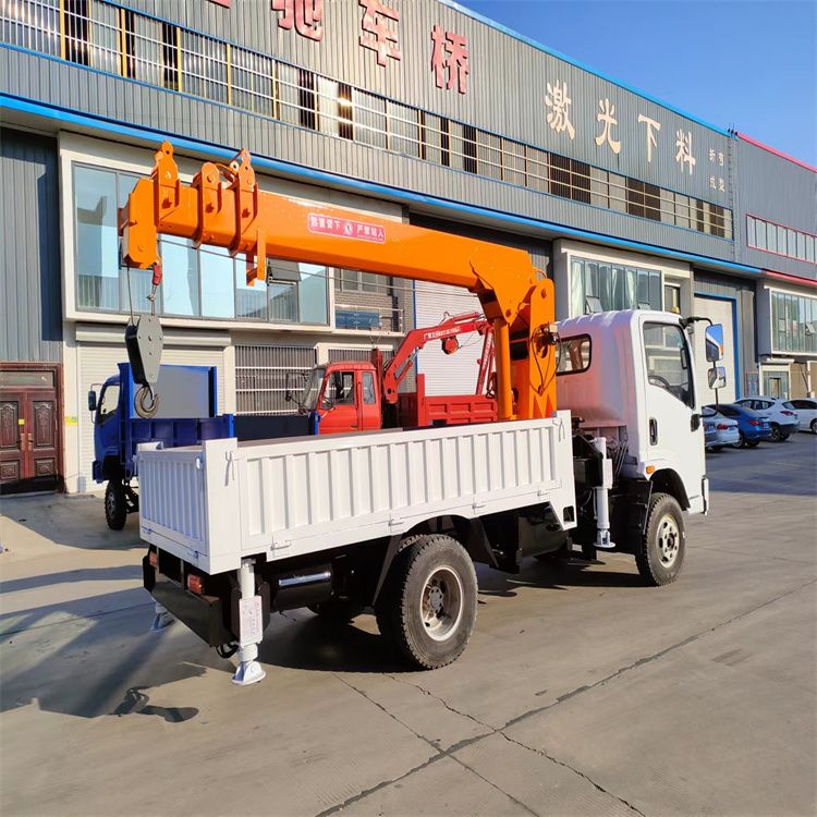 南投市三轮随车吊定制 农用改装机自备吊中瑞长期出售